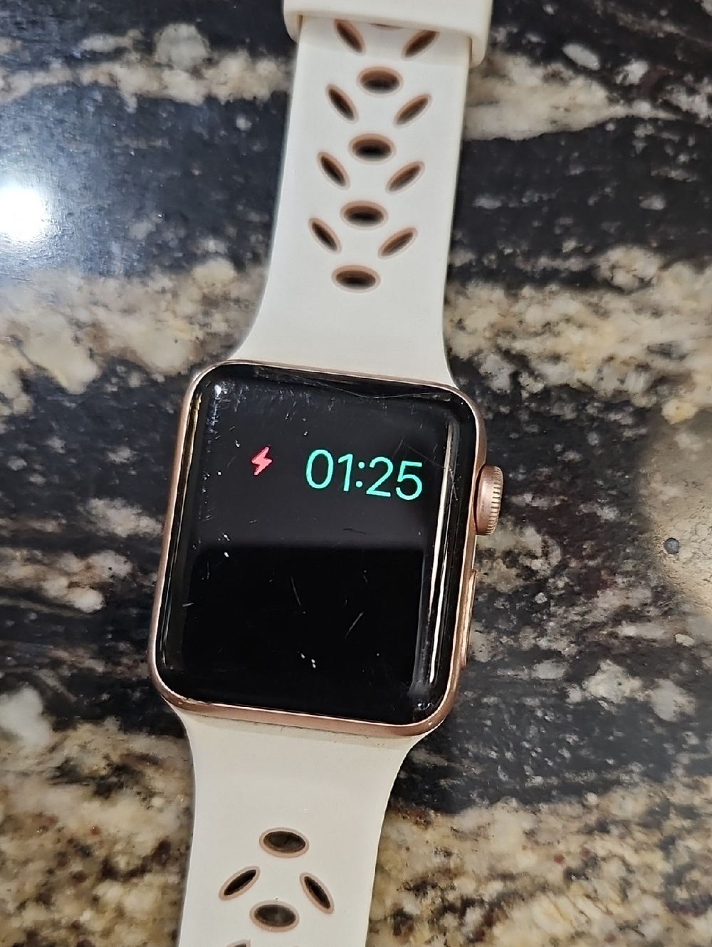 🍎Apple Watch with a rose gold aluminum case~series 3